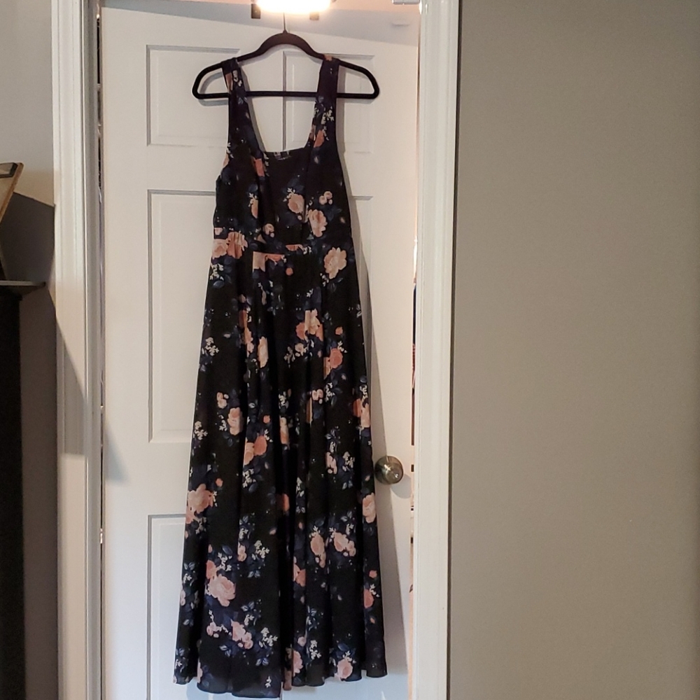 Dress - Picture 2 of 5